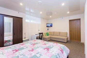 Люкс с собственным бассейном в Гостевом доме Guest House DOM 18